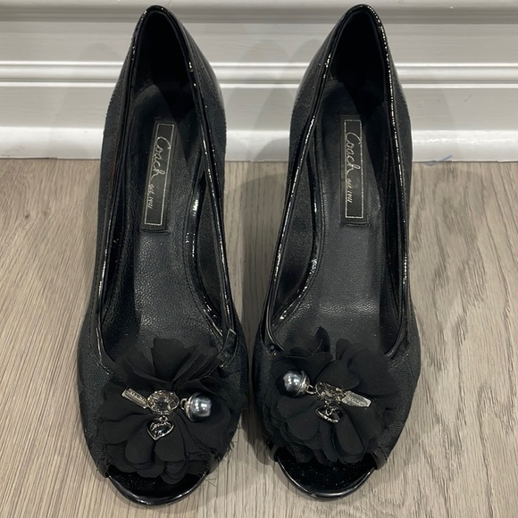 Beautiful coach wedges - peep toe with floral detail - Picture 1 of 6